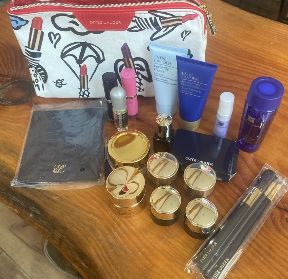 ESTEE Lauder 20 Pc Beauty Travel Set In White Travel Bag